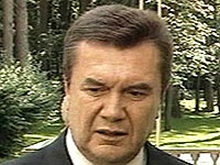 Под зданием УБОПа уже "отпевают" Януковича