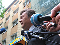 Янукович: Я из Украины никуда не уеду. Фото