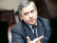 Кинах в Киеве идет в НАТО, а в Москве - остается партнером РФ