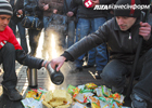 Больную Тимошенко пытались накормить мивиной. Фото