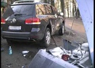 Киев. От мощного удара два автомобиля полетели на тротуар. Фото