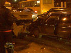 В Киеве от четырех машин осталось лишь мокрое место. Фото