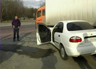 ДТП в Киеве. Легковушка влетела в грузовик. Виной всему невнимательность. Фото