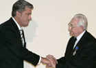 Ющенко дал орден Ярослава Мудрого известному польскому кинорежиссеру. Фото