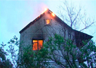 Киев. Хозяева крепко спали, когда загорелся их дом. Фото