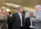 Ющенко сфотографировался возле ракеты. Уникальные фотокадры