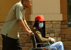 Майкл Джексон прикован к инвалидной коляске. Фото