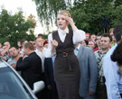 Тимошенко стала на табурет… и обратилась к украинцам. Фото