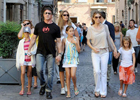 Папарацци подловили Сталонне, когда актер гулял с семьей. Фото