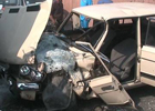 В Днепропетровске две легковушки ударились так, что водители сломали себе позвоночники. Фото