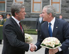 Ющенко и Буш закосили друг под друга. Фото