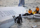 Самолет, на борту которого было 155 человек, упал в Гудзон. Фото