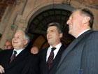 Как Ющенко соображал на троих с Качиньским и Тополанеком. Фото