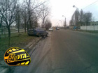 ДТП не для слабонервных. В Киеве Chevrolet раскрутило, отбросило на бордюр  и ударило об дерево. Фото