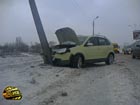 Киевлянка умудрилась разбить авто, двигаясь со скоростью 20 км/ч. Фото