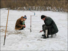 Николаевские рыбаки настолько суровы, что не боятся плюсовой температуры и выходят на лед