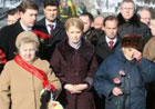 Тимошенко была замечена на кладбище. И не одна. Фото