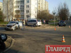 Киев. Вот к чему приводит игнорирование знака «уступить дорогу». Фото