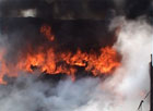 В черном, черном городе… В Черновцах 22 тонны горящих шин превратили день в ночь. Фото