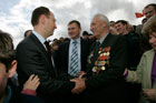 Яценюк поздравил с Днем Победы ветеранов Донбасса