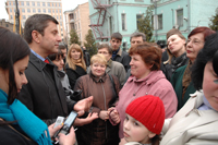 В Шевченковском районе проходит референдум по недоверию Леониду Черновецкому