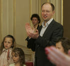 Яценюк инициировал создание Ассоциации детских домов семейного типа