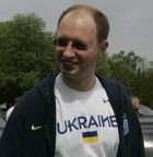 Яценюк поддержит украинский клуб вместе с болельщиками