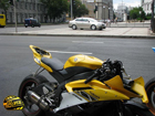 Киев. Женщина за рулем и мотоциклист нашли друг друга. ДТП в центре Киева. Фото