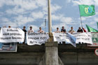 Ассоциация зеленых продолжает пикетировать незаконное строительство АЗС в Днепропетровске