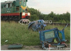 На Ивано-Франковщине поезд протаранил трактор… и сошел с рельсов. Фото
