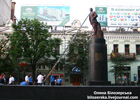 Знаменитому памятнику Ленину в Киеве разбили голову и оторвали руку. Фото