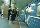 В киевском метро пассажиров с ног до головы окатили вонючей грязью