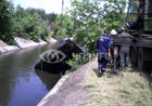 На Донбассе легковушка упала в канал водохранилища. Выбраться из авто удалось не всем. Фото