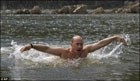 Путин, побывав в экзотическом месте, лишился часов и ножа. Фото