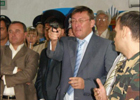 Горе-министр Луценко смешно зажмурился и пальнул по мишени. Фото