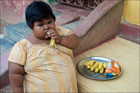 Индийская пятилетняя девочка набрала более 80 килограмм. Фото