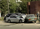 В Киеве «Мицубиси», избегая столкновения, намял бока сразу 3 автомобилям. Фото