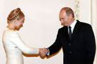 Путин поздравил Тимошенко. А о Ющенко как-то позабыл