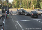 Вот, что бывает, если женщина садится за руль. Из-за одной киевлянки нарисовалась огромнейшая пробка. Фото