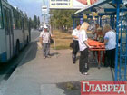 В Киеве из троллейбуса выпала старушка. Крик стоял неимоверный. Фото