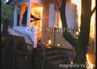 Огонь в считанные минуты сожрал дачный домик на Осокорках. Фото