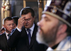 Янукович крестился и молился во время разборок в Верховной Раде. Фото