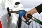 Держитесь, водители. Тимошенко будет лично регулировать цены на бензин