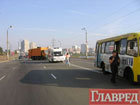 В Киеве мусоровоз на полном ходу протаранил переполненную маршрутку. Фото