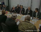 В «Борисполе» террористы захватили самолет. Ющенко наблюдал, как его освобождали. Фото