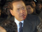 Берлускони в центре Милана сломали нос, выбили зубы и порвали рот