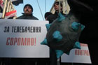 Народная Армия Спасения передала Виктору Ющенко пластилиновую булаву