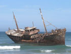В Черном море корабль раскололся на две части