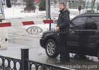 Киев. Обезумевший водила выместил злобу на шлагбауме. Фото