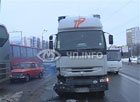 ДТП в Киеве. Не разъехались огромный грузовик, внедорожник и автобус. Фото